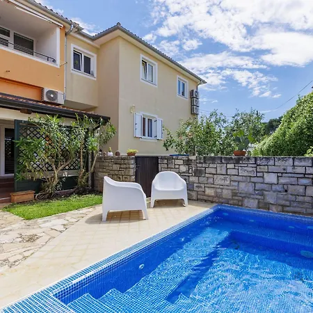 Ester-6 By Interhome *