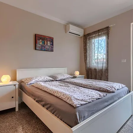 Ester-6 By Interhome