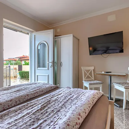 Ester-6 By Interhome