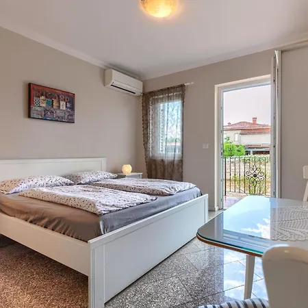 Ester-6 By Interhome * Umag